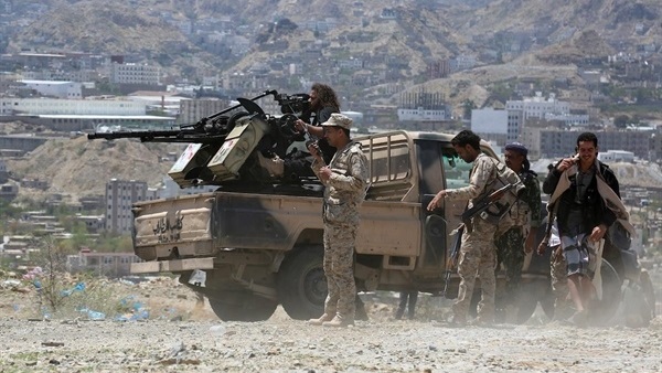 معارك عنيفة بين الجيش اليمني ومليشيات الحوثي الإرهابية