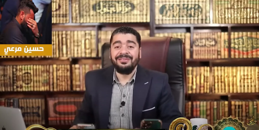 رامي عيسى يسأل شيعي: من أمرنا بالوقوف على الأضرحة؟ والإجابة لا شيء (فيديو)
