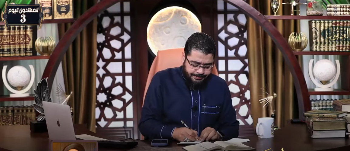 رامي عيسى في مواجهة شيعي متلعثم: هل تتهم النبي بالنفاق؟ (فيديو)