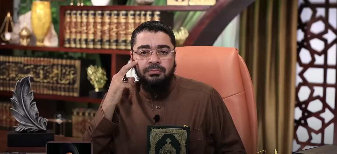 رامي عيسى يضع متصلاً شيعياً في مأزق مباشر: لماذا لم يُذكر الإمام الثاني عشر؟