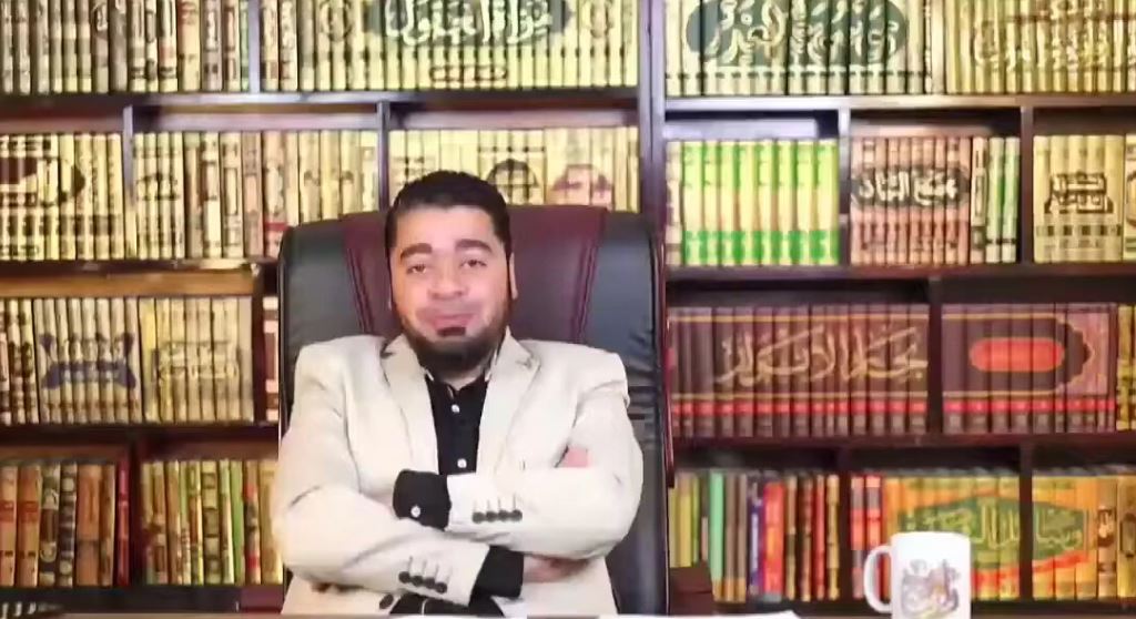 خود اندازہ لگائیں کہ یہ لوگ کس قدر جاہل ہیں!! اس قدر واضح شرک کو بھی شرک کہنے کی ہمت نہیں!!