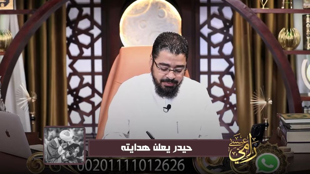 مهتدٍ شيعي يعلن تسننه هو و8 من أفراد عائلته على الهواء مباشرة (شاهد)