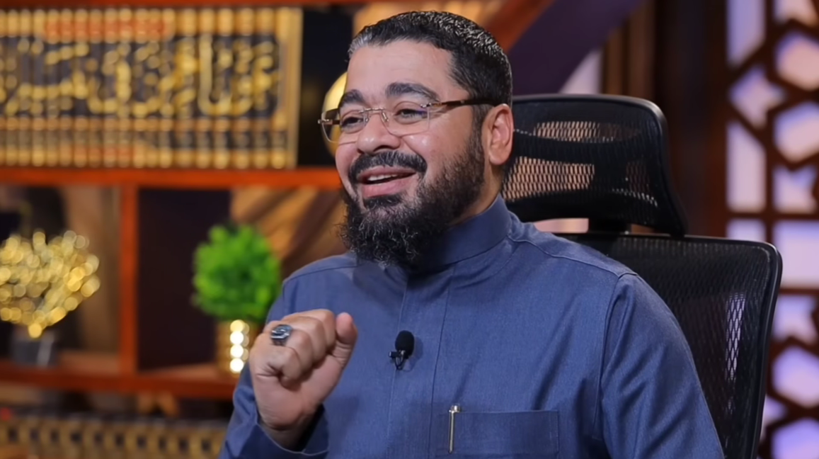 نشأ يتيماً في غزة وساد أهل زمانه.. رامي عيسى يستعرض قصة كفاح وجود الإمام الشافعي (فيديو)