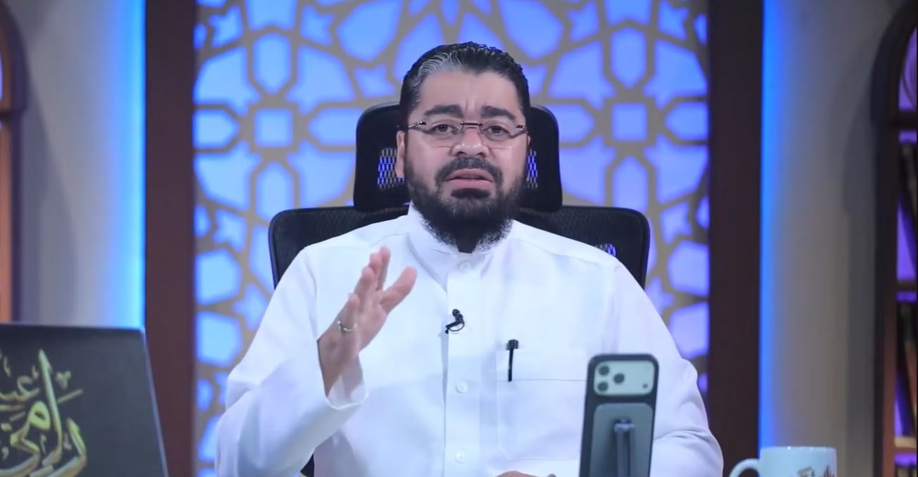 رامي عيسى يوجه 7 أسئلة للشيعة حول جنازة الخميني ويطالبهم بالدليل (فيديو)