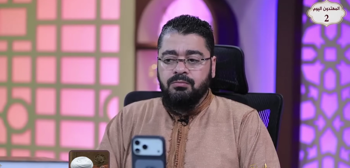 رفض أن يلعن قتلة عثمان.. شاهد ماذا حدث بين رامي عيسى ومتصل شيعي
