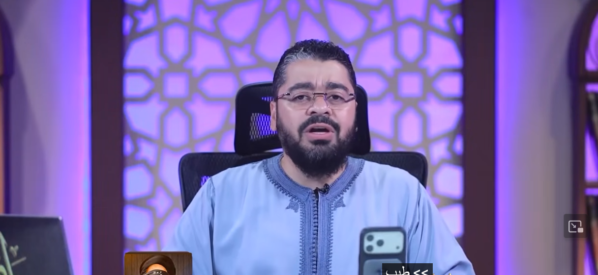 مواجهة على الهواء بسبب أم المؤمنين عائشة.. رامي عيسى يرد على متصل شيعي (فيديو)