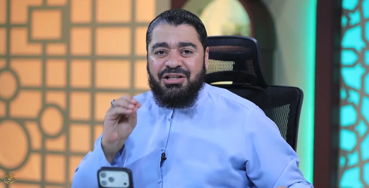 رامي عيسى يسأل متصلًا شيعيًا: هل الشيعة يأخذون دينهم من النبي؟ (بث مباشر)