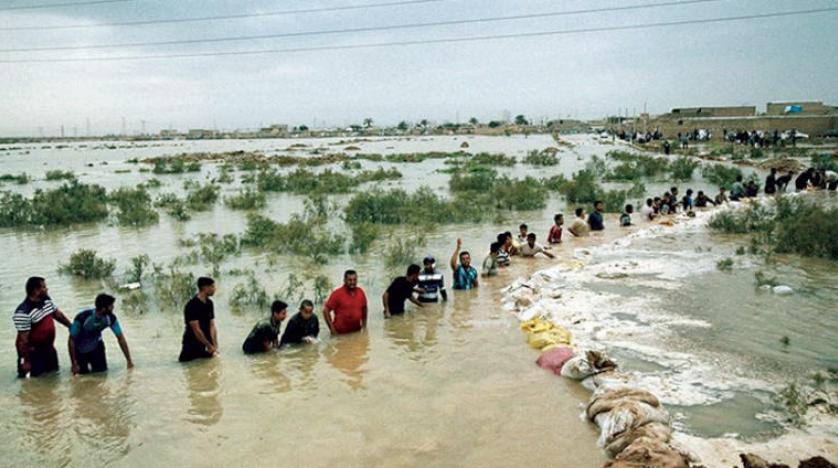 بالفيديو.. الشرطة الإيرانية تلقي جثث 23 لاجئا أفغانيا في النهر